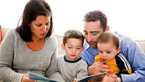 Stock image: Family composed by 2 parents and 2 children